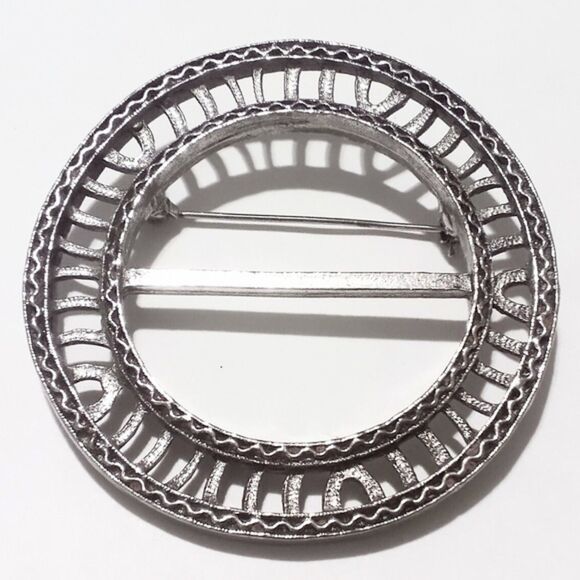 Vintage Large Silver Tone Ethnic Inspired Circle Pin Brooch - Picture 1 of 6